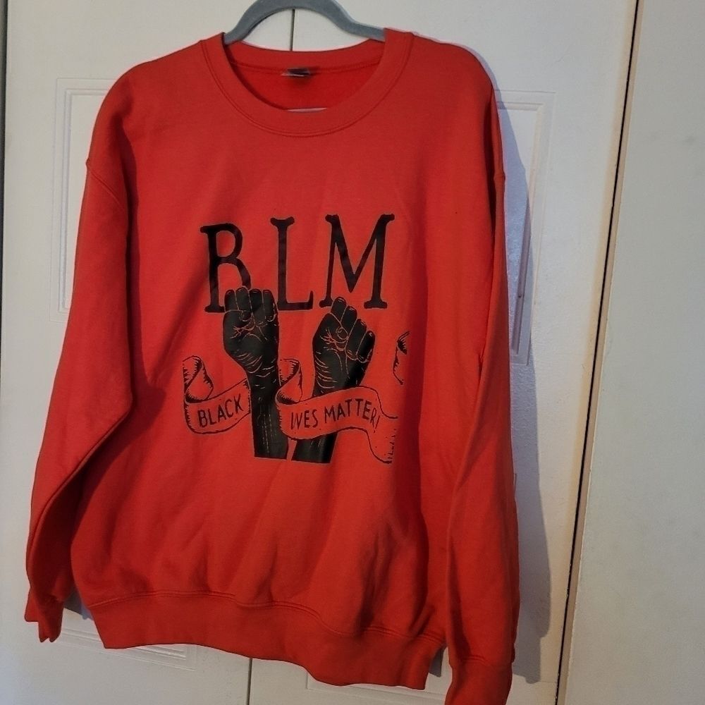 Black Lives Matter CREWNECK SWEATSHIRT Vintage Letters Red size large NWOT
